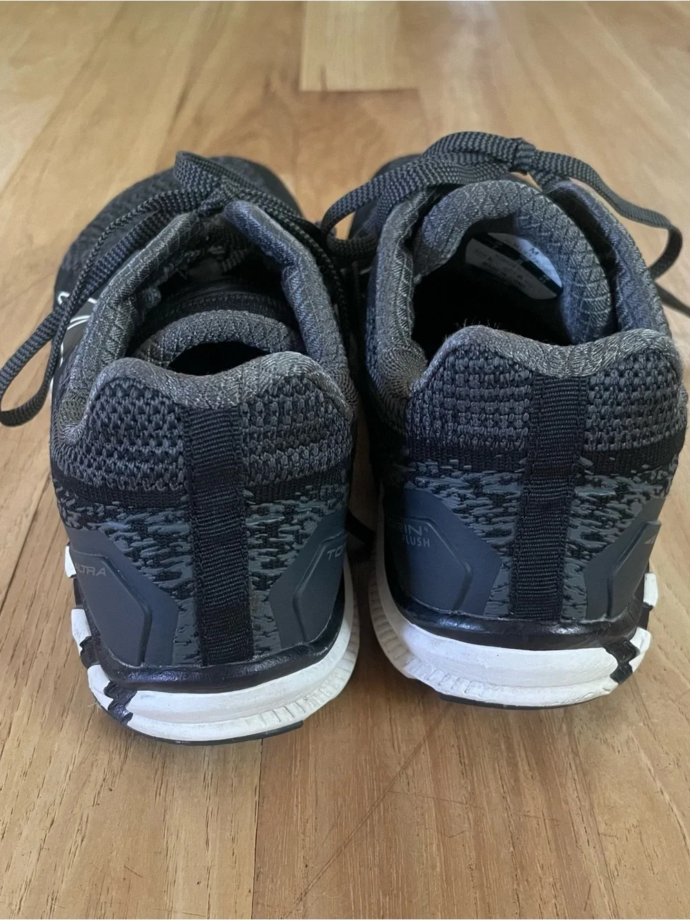 Men’s Altra Torin 4 Plush Running Shoe size 8